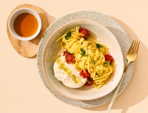 Ahorn-Zitronen Spaghetti mit Burrata und Tomate