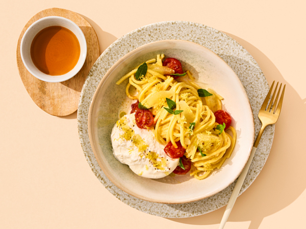 Ahorn-Zitronen Spaghetti mit Burrata und Tomate